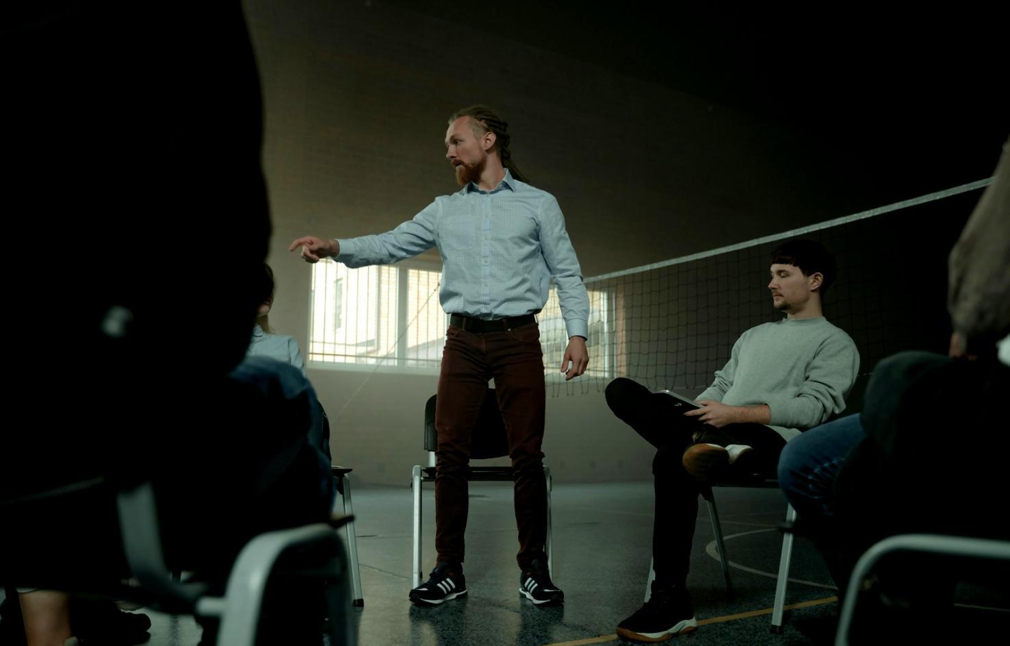 Formation professionnelle de comédiens dans un espace de travail créatif